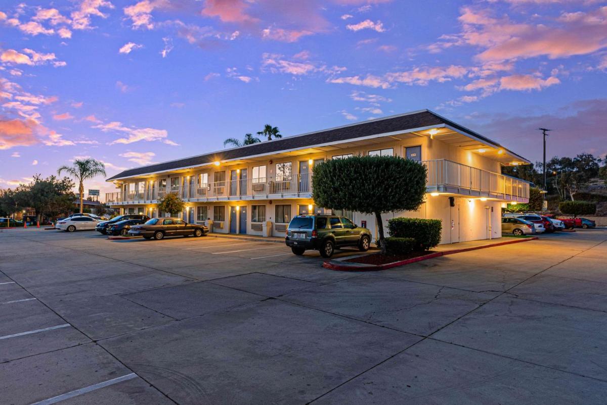 Motel 6-Temecula CA - Historic Old Town - image 2