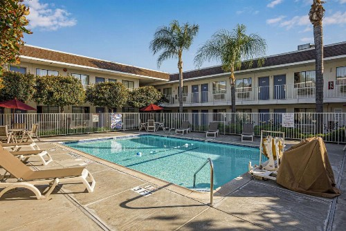 Motel 6-Temecula CA - Historic Old Town - image 4