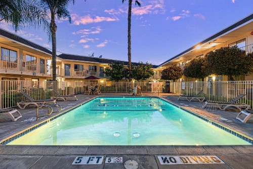 Motel 6-Temecula CA - Historic Old Town - image 5