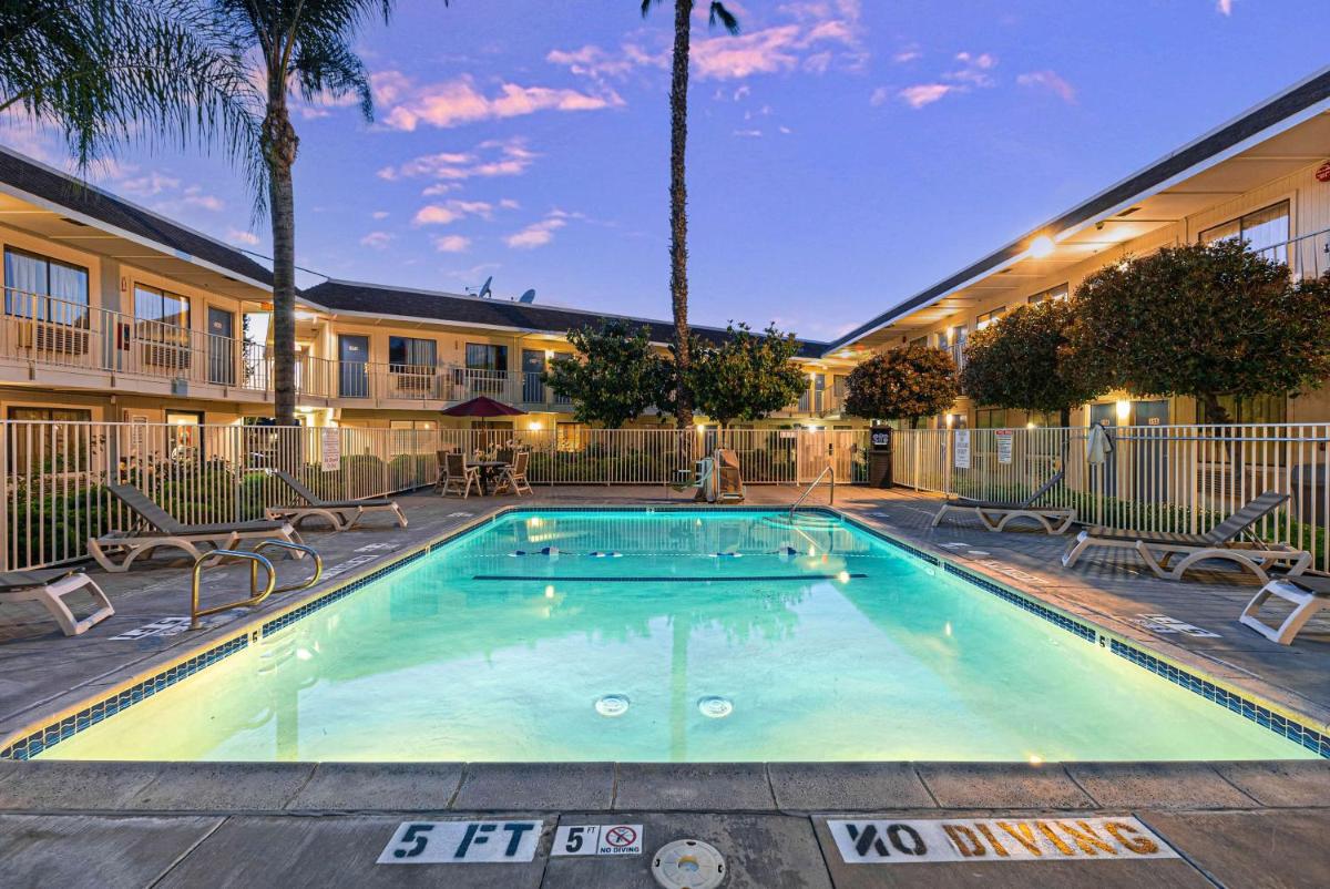 Motel 6-Temecula CA - Historic Old Town - image 5