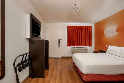 Motel 6-Temecula CA - Historic Old Town - image 7