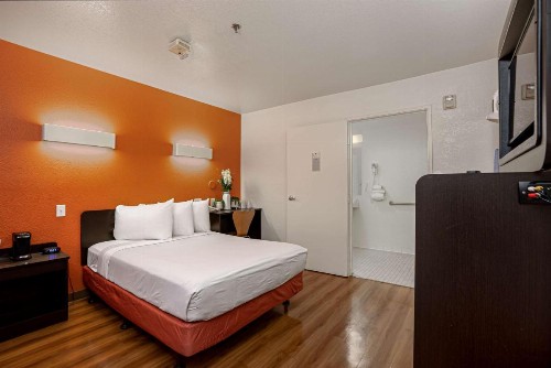 Motel 6-Temecula CA - Historic Old Town - image 8