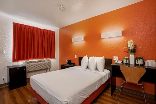 Motel 6-Temecula CA - Historic Old Town - image 9