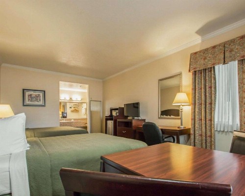 Quality Inn Temecula Valley Wine Country - image 11