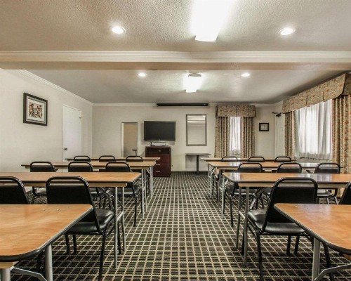 Quality Inn Temecula Valley Wine Country - image 12