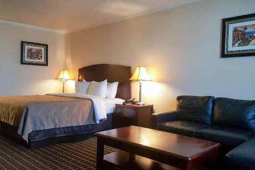Quality Inn Temecula Valley Wine Country - image 13