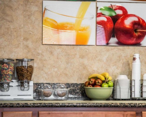 Quality Inn Temecula Valley Wine Country - image 14