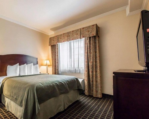 Quality Inn Temecula Valley Wine Country - image 18
