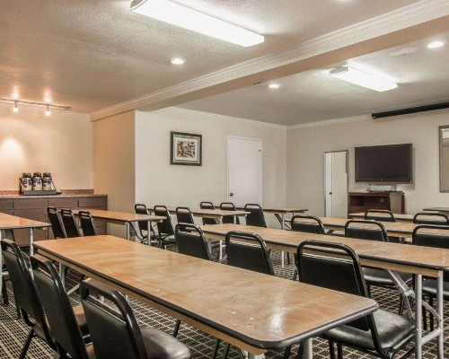 Quality Inn Temecula Valley Wine Country - image 23
