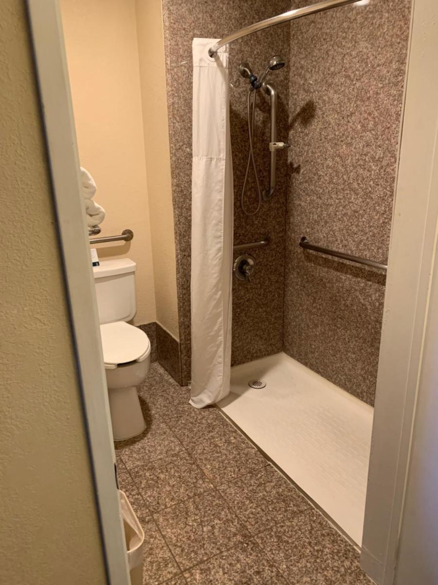 Quality Inn Temecula Valley Wine Country - image 3