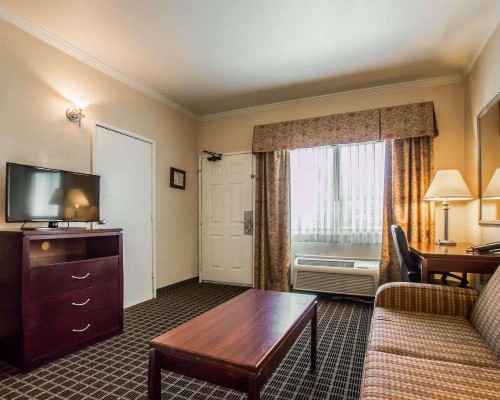 Quality Inn Temecula Valley Wine Country - image 30