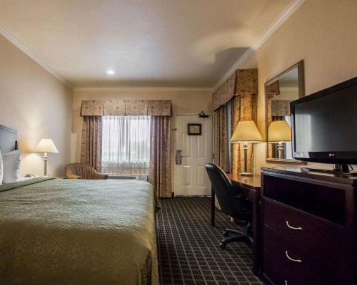 Quality Inn Temecula Valley Wine Country - image 6