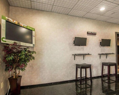 Quality Inn Temecula Valley Wine Country - image 9