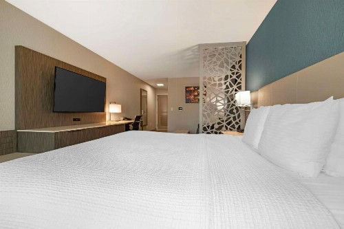 Best Western Plus Temecula Wine Country Hotel & Suites - image 13