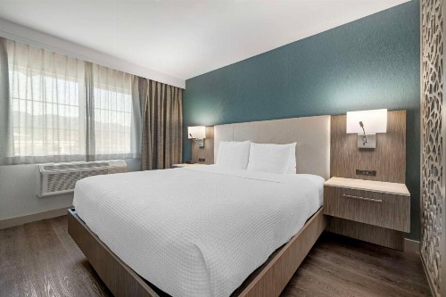 Best Western Plus Temecula Wine Country Hotel & Suites - image 16