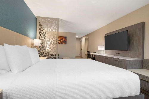 Best Western Plus Temecula Wine Country Hotel & Suites - image 17