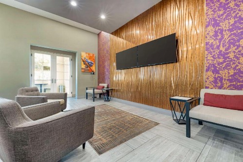 Best Western Plus Temecula Wine Country Hotel & Suites - image 3