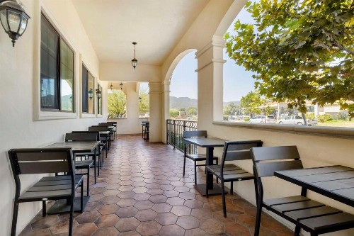 Best Western Plus Temecula Wine Country Hotel & Suites - image 35