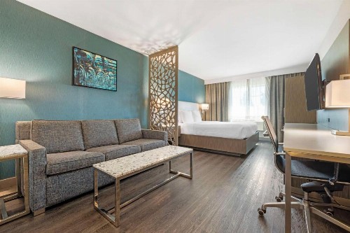 Best Western Plus Temecula Wine Country Hotel & Suites - image 4