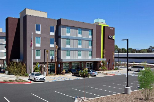 Home2 Suites By Hilton Temecula - image 1