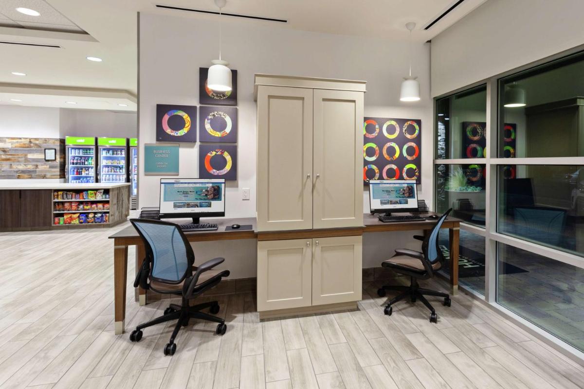 Home2 Suites By Hilton Temecula - image 4