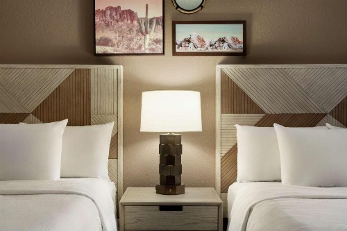 Embassy Suites Phoenix - Tempe - image 35
