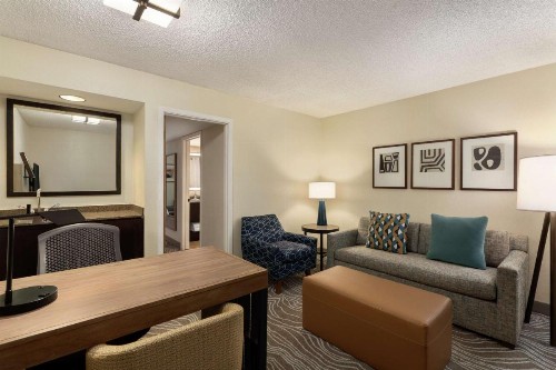 Embassy Suites Phoenix - Tempe - image 39
