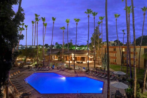 DoubleTree by Hilton Phoenix- Tempe - image 2