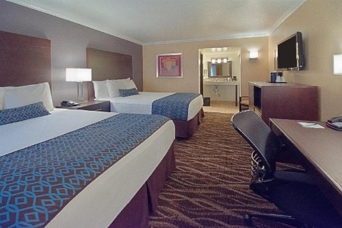 Hotel Tempe/Phoenix Airport InnSuites Hotel & Suites - image 5