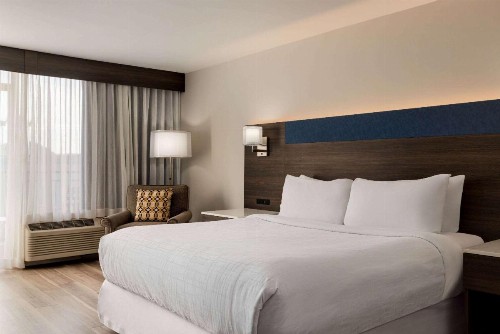Sheraton Phoenix Airport Hotel Tempe - image 10