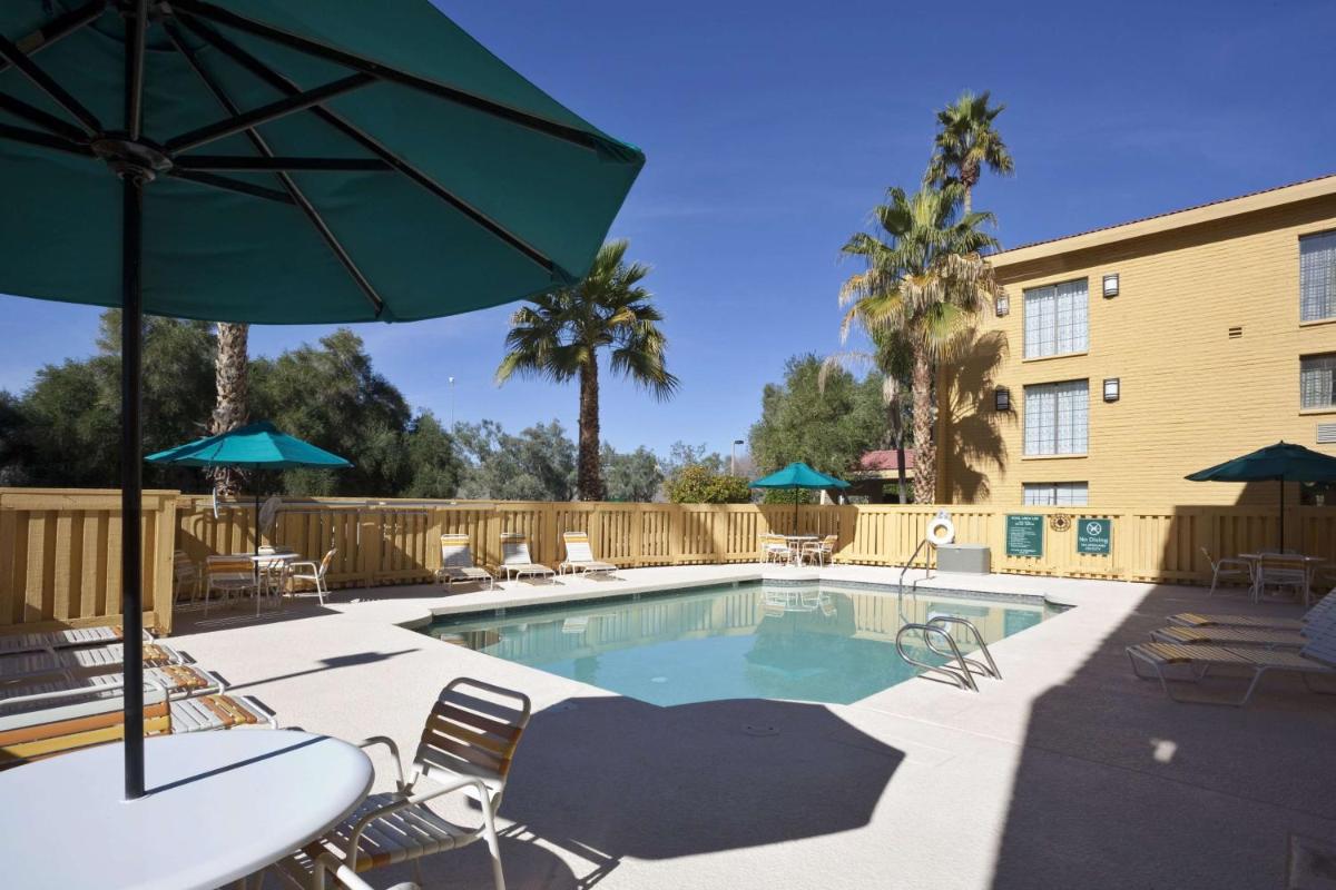 La Quinta Inn by Wyndham Phoenix Sky Harbor Airport - main image
