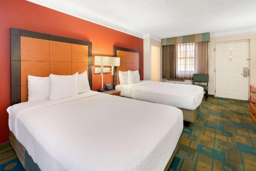La Quinta Inn by Wyndham Phoenix Sky Harbor Airport - image 15