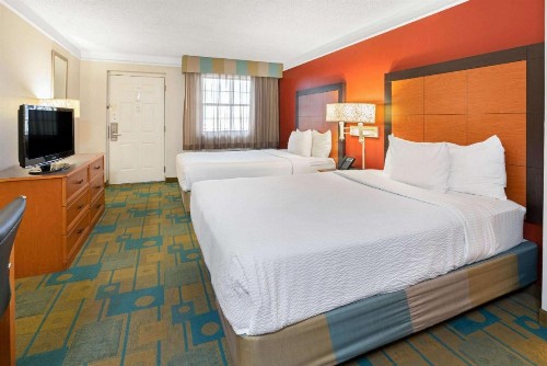 La Quinta Inn by Wyndham Phoenix Sky Harbor Airport - image 16