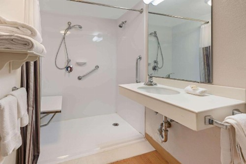 La Quinta Inn by Wyndham Phoenix Sky Harbor Airport - image 26