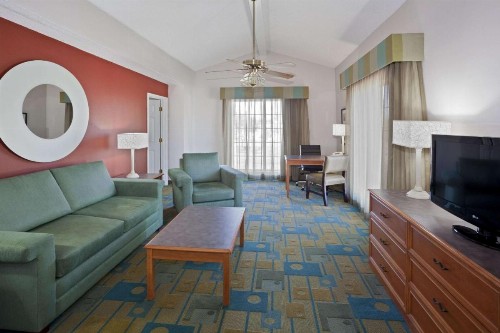 La Quinta Inn by Wyndham Phoenix Sky Harbor Airport - image 34