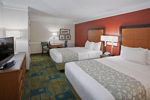 La Quinta Inn by Wyndham Phoenix Sky Harbor Airport - image 36