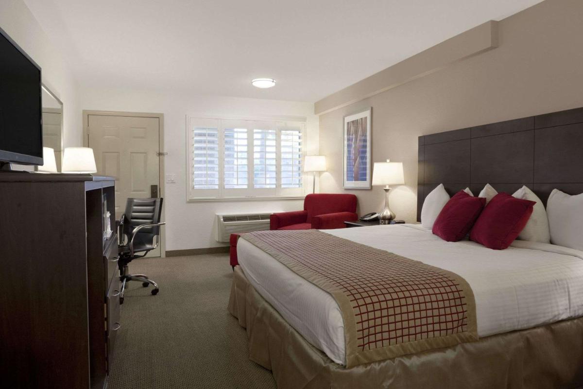 Ramada by Wyndham Tempe/At Arizona Mills Mall - image 2