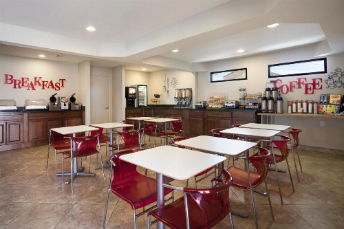 Ramada by Wyndham Tempe/At Arizona Mills Mall - image 4