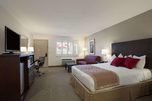 Ramada by Wyndham Tempe/At Arizona Mills Mall - image 41