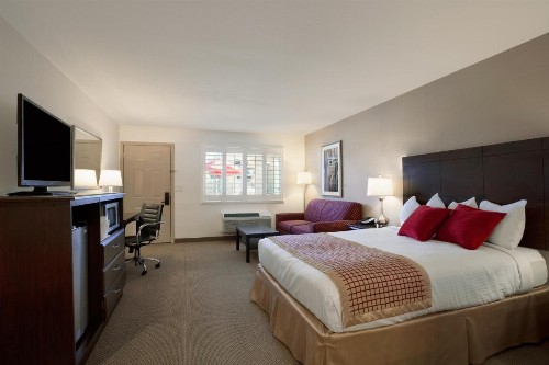 Ramada by Wyndham Tempe/At Arizona Mills Mall - image 7