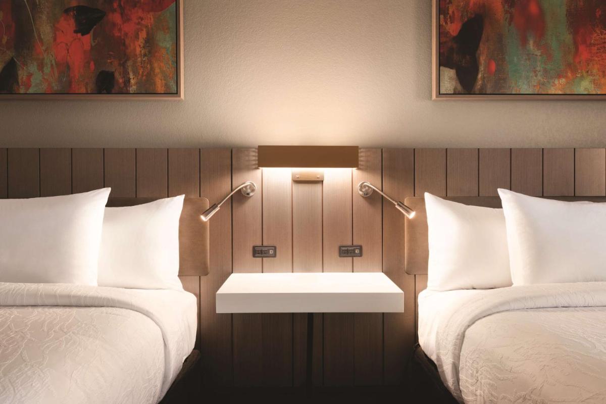 Hilton Garden Inn Phoenix-Tempe University Research Park Az - image 2
