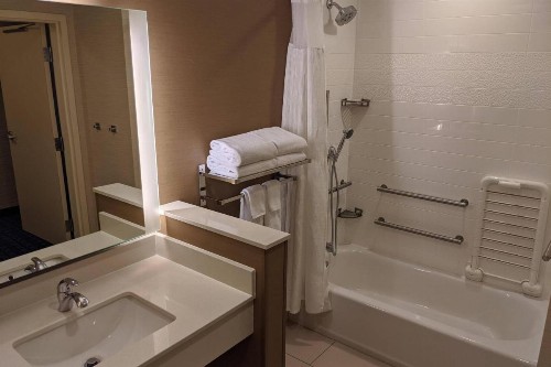 Fairfield Inn & Suites by Marriott Phoenix Tempe/Airport - image 12