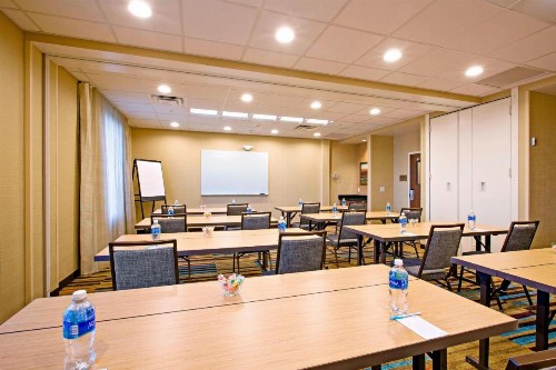 Fairfield Inn & Suites by Marriott Phoenix Tempe/Airport - image 3