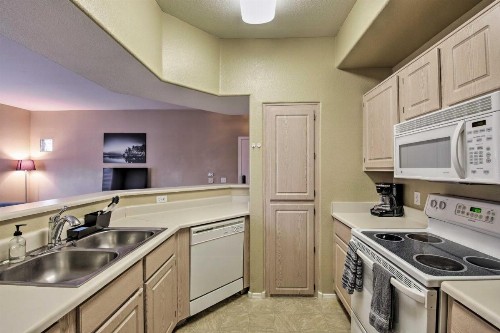 Condo with Pool - 5 Mi to Tempe Diablo Stadium! - image 9