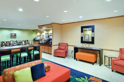 Fairfield Inn and Suites by Marriott Tampa North - image 12