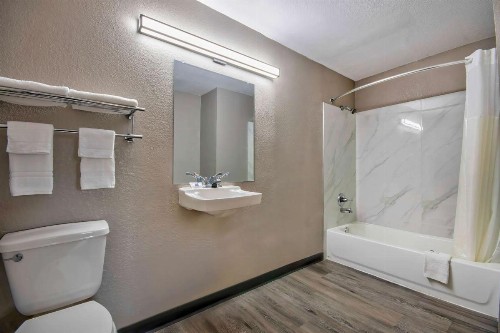 Americas Best Value Inn And Suites Texas City - image 21