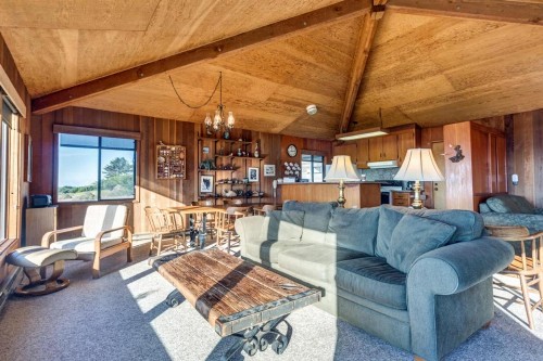 Comstock Retreat - image 6