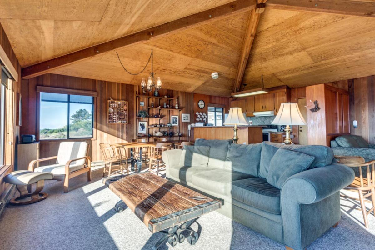 Comstock Retreat - image 6