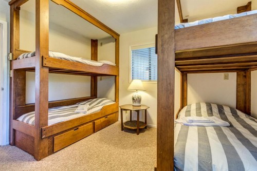Comstock Retreat - image 8