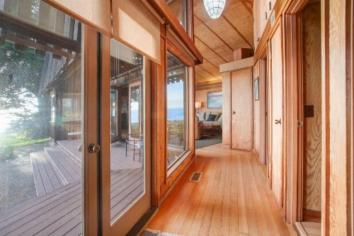 Curtis-Moulton Retreat - image 6